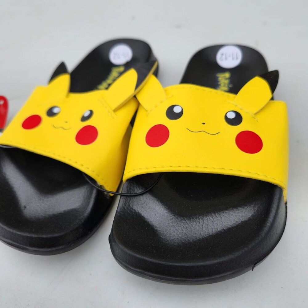 NEW Boy's Size 11 - 12 Sandals Pikachu Pokemon Yellow Black NEW NWT Slides Shoes